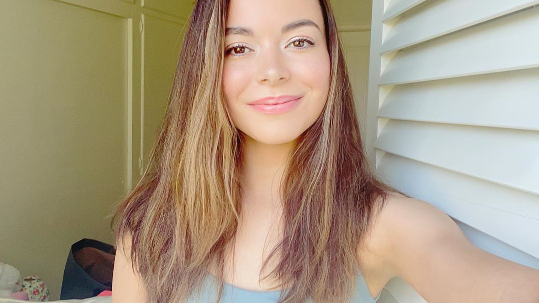 CosgroversMex's tweet photo. ¿Quieres ver algo extremadamente hermoso? Checa estás nuevas selfies de Miranda. 🤤😍
#MirandaCosgrove #Cosgrovers https://t.co/aEhFiDa2kb