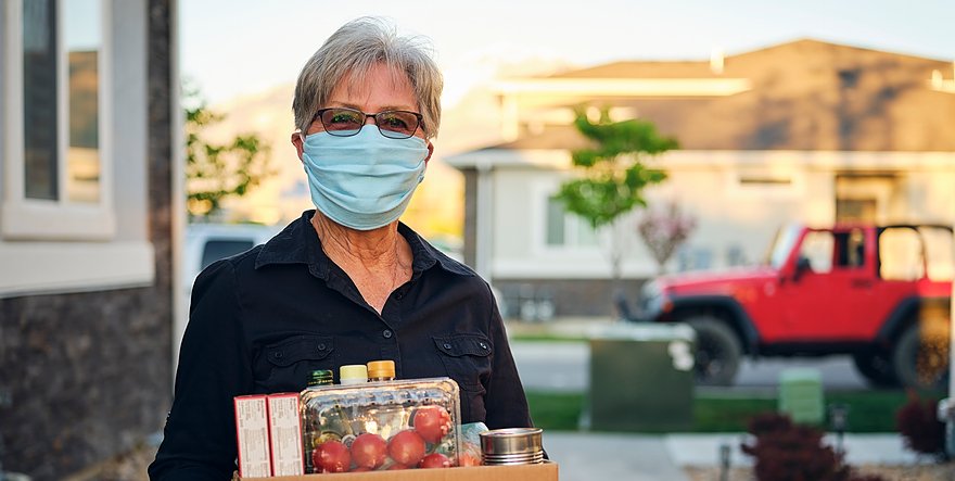 kpwashington's tweet photo. COVID-19 has been hard for the older adults in our communities. To support their well-being during this time, Kaiser Permanente created the #MoreThanMealsWA program with local service organizations to deliver care packages, including healthy meals. https://t.co/47meSQigYw https://t.co/1q5fNMRYZc