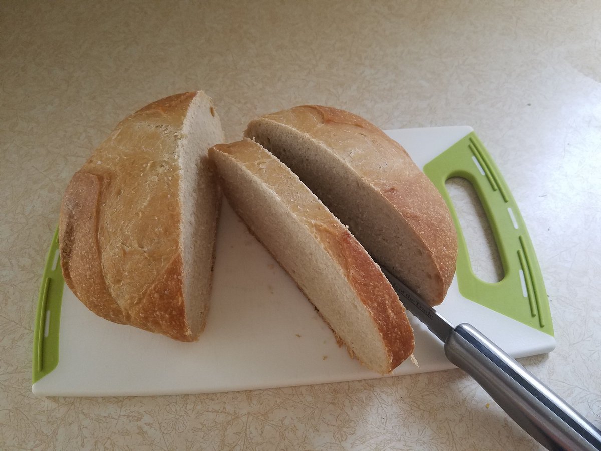 VisualDeyana's tweet photo. Nothing like fresh, hand delivered, homemade bread! Thanks Ian and congratulations on the new Art Teacher position at Elgin High School; looking forward to collaborating with you! #artteachergift #foodie #carbs4life https://t.co/jE21EJKpyt