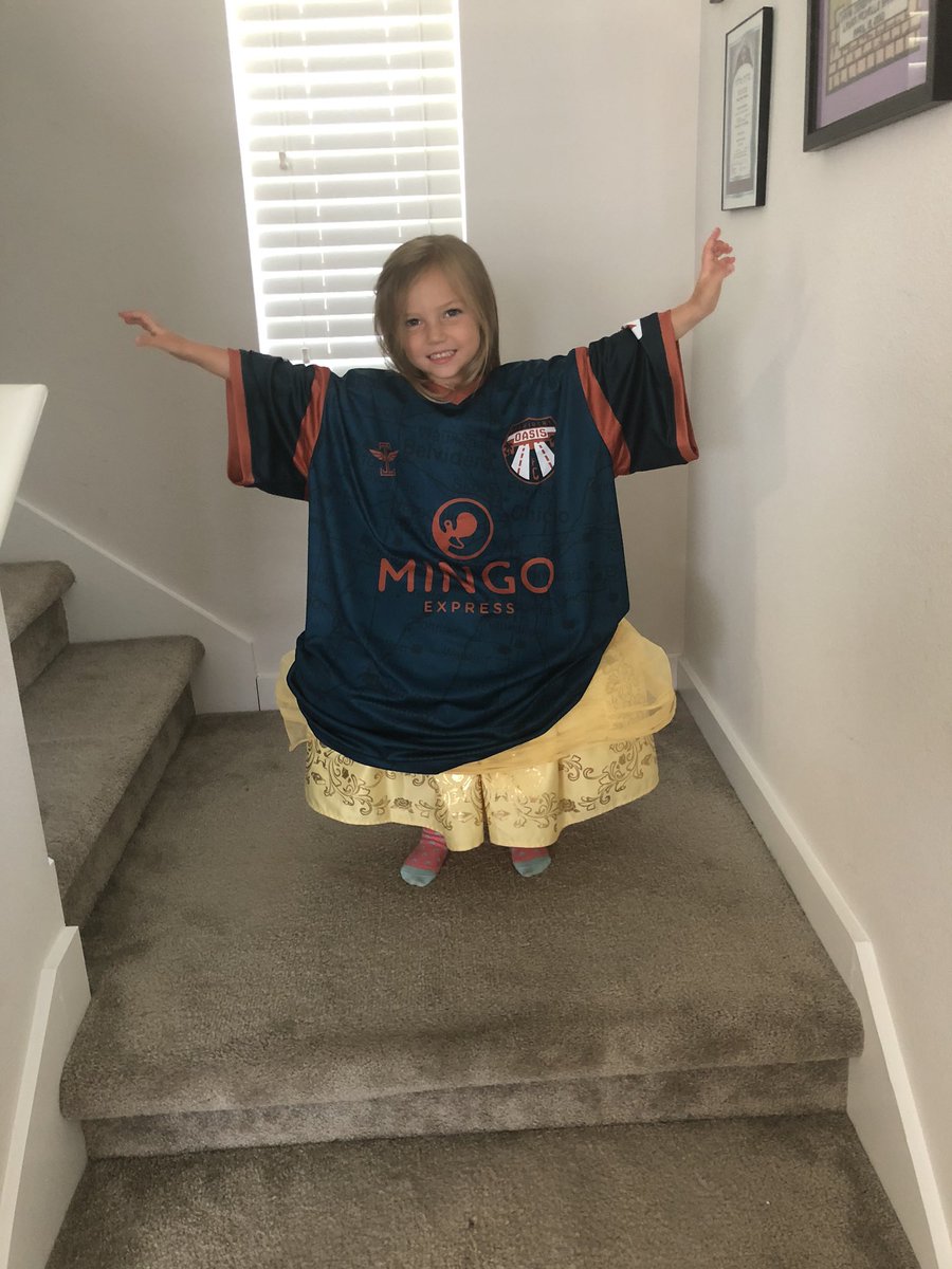 FlorMingos's tweet photo. My kids got to wear it before me 🤣 #UpTheBO!! @FCBelvOasis @fwdflock https://t.co/JJoGZOvwr8