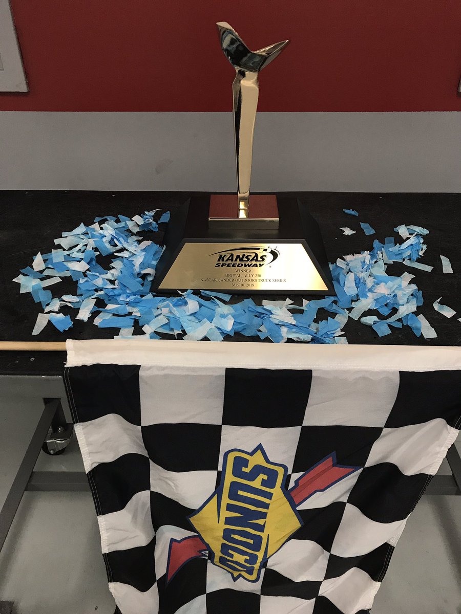 NieceMotorsport's tweet photo. 5️⃣ days until we race under the lights at @kansasspeedway‼️ Hoping to have the same results this year as last year! 👊
#PressTheAttack #MelonManChallenge🍉 https://t.co/VciLYUsYKz