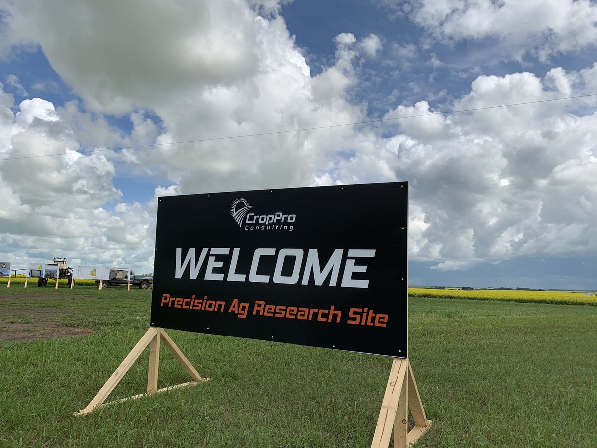 CropProCory's tweet photo. Booked solid... #swatpars everything turning out exactly as planned with the site specific research and #variablerate applications of seed rates, invigor varieties, urea / super u fertilizer, floated sulphur, liberty herbicide, top dress UAN and cotegra fungicide + strip trials https://t.co/h3m7zcB6lO