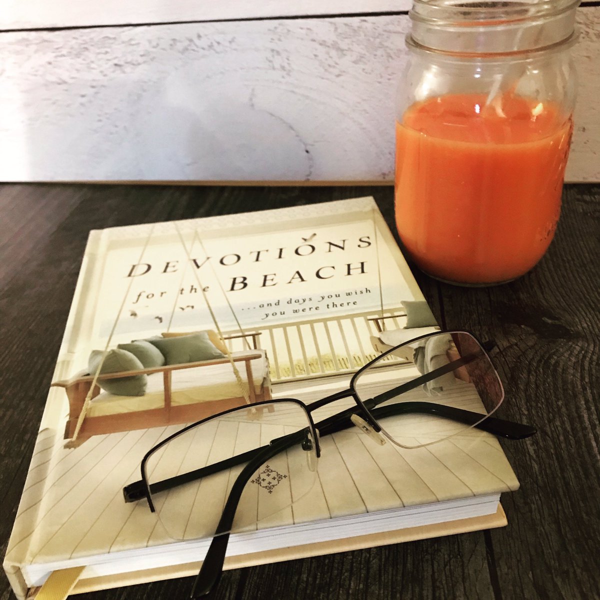 Love my Devotions for the beach. I read this every morning. During the week with ☕️ and on weekends with my delicious pre-workout😋 Here’s to a fantastic and positive week💕 what is your favorite daily devotional? Please share!