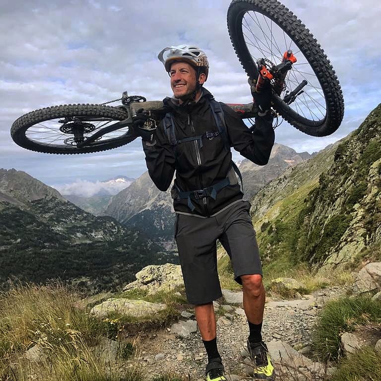 borjavaldes's tweet photo. 🇪🇸 Si te pesa el #Lunes es porque tú carga no te gusta. Feliz semana.
.
🇬🇧 If Monday weighs you down, it's because you don't like your load. Happy week.
.
📷: By Quiri. Camino al puerto de La Picada
.
#Basquemtb #Orbea
.
https://t.co/owVkEMSw1y https://t.co/uSpDCSy43Z