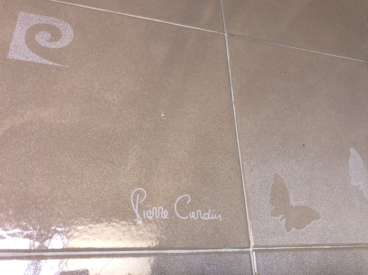 内装工事マレーシア ピエール カルダン Pierre Cardin のタイル ファッションブランドのタイルが珍しい マレーシアの内装にワクワクする人が多いのもわかる マレーシア Malaysia 内装工事 リフォーム リノベーション Renovation T Co 内装工事マレーシア ピエール カルダン Pierre Cardin のタイル ファッションブランドのタイルが珍しい マレーシアの内装にワクワクする人が多いのもわかる マレーシア Malaysia 内装工事 リフォーム リノベーション Renovation T Co