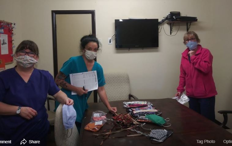 VITAS's tweet photo. Our #Texas team members in #FortWorth are safe! Covered! Protected! Why? Members of the volunteer-driven #JohnsonCounty #Mask(ed)Angels recently donated two bags of cloth face coverings for our corporate staff. Thank you, Angels! #ThankYou #VITASstrong #Donation #FaceMask https://t.co/GtQsoUoHID