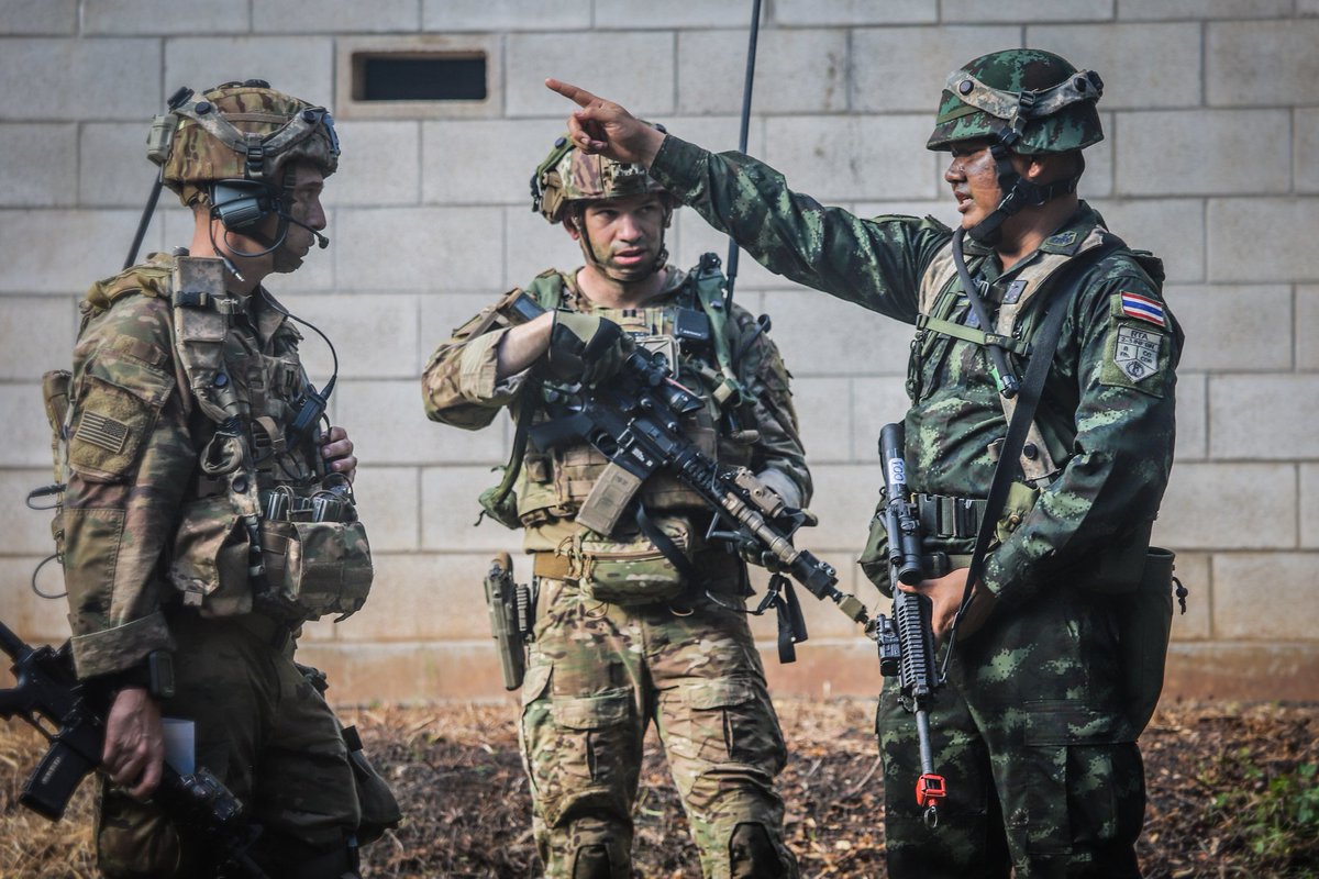 USARPAC's tweet photo. #LightningForge20, the teamwork between our @25thID and our allies, the Royal Thai Army are proving to be a well oiled machine.
@USEmbassyBKK @INDOPACOM @USArmy #LF20 #RoyalThaiArmy https://t.co/ipieZcFOtN