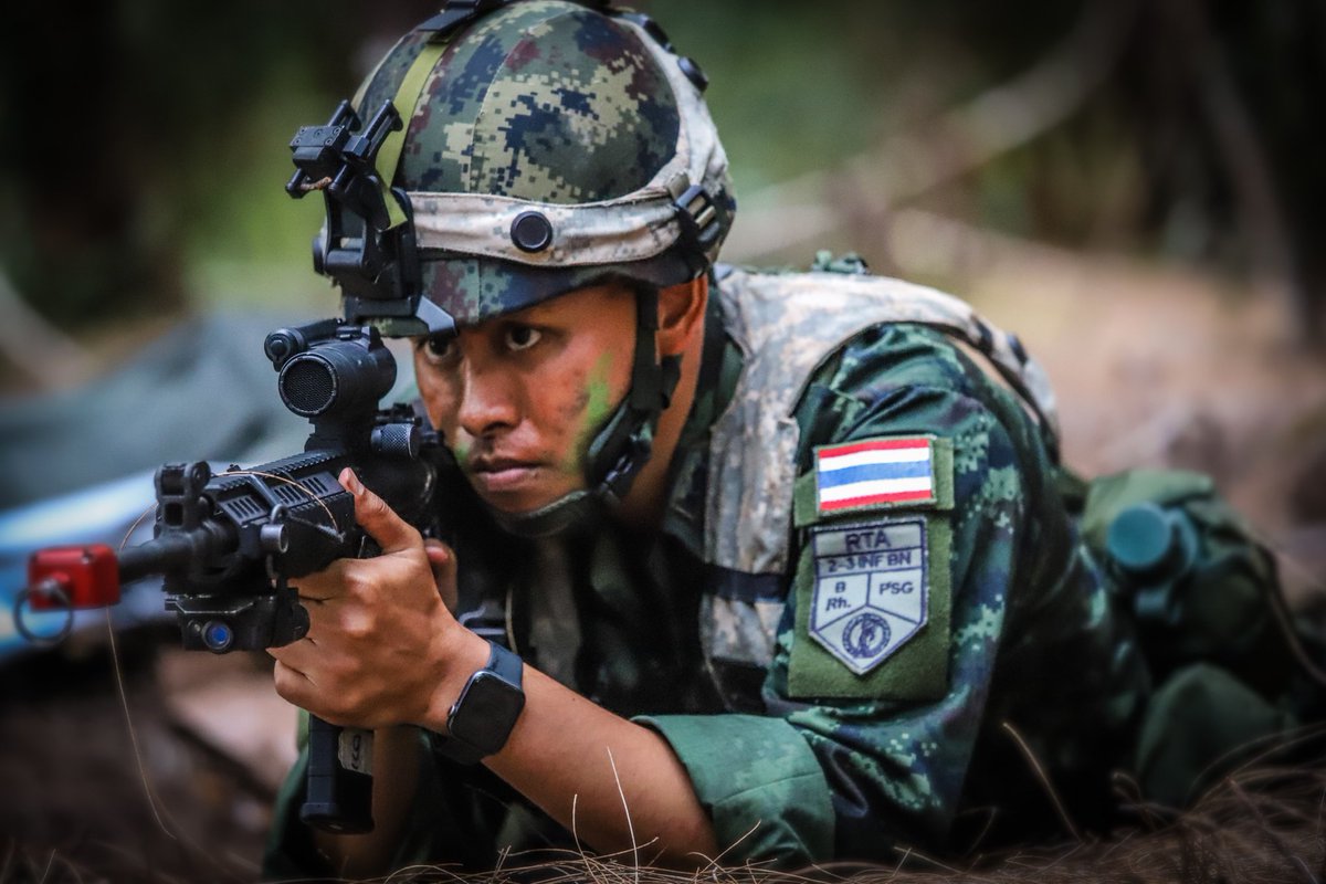 USARPAC's tweet photo. #LightningForge20, the teamwork between our @25thID and our allies, the Royal Thai Army are proving to be a well oiled machine.
@USEmbassyBKK @INDOPACOM @USArmy #LF20 #RoyalThaiArmy https://t.co/ipieZcFOtN