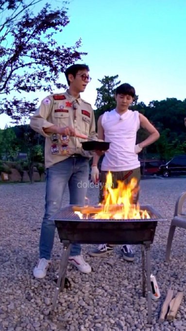 appa and eomma grilling for their children