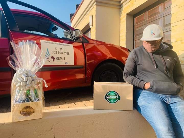 Car_ya007's tweet photo. @ProudlySA @VusiThembekwayo And if you need goods delivered on the #buylocal #BuySouthAfrican day then you can use a #ProudlySouthAfrican local courier service in and around Gauteng.
Contacts: 063 604 0768
🚗📦🏃🏿‍♂️ #RemitLogistics #Courier #Errands 🇿🇦 https://t.co/LVYOGjCopf