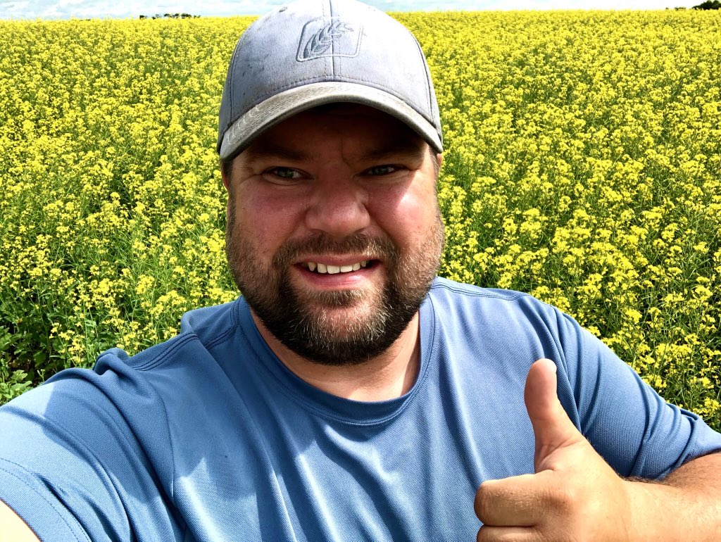 thedonnsays's tweet photo. If all the hot girls are doing it why can’t I do it in my own flower garden!! #OutstandingInMyField #SaskAg https://t.co/zgTFVOJ3iU