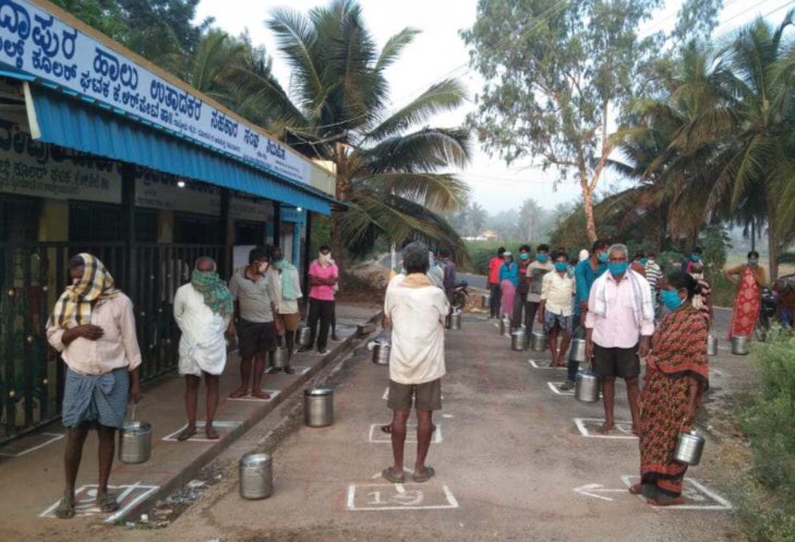 readingkafka's tweet photo. One of my favourite sub-genres of pictures: masks and physical distancing at the milk cooperative. Karnataka is the second largest milk producing state in India.
#localgovernance
#networksofcare https://t.co/XPoVq0Bq9n