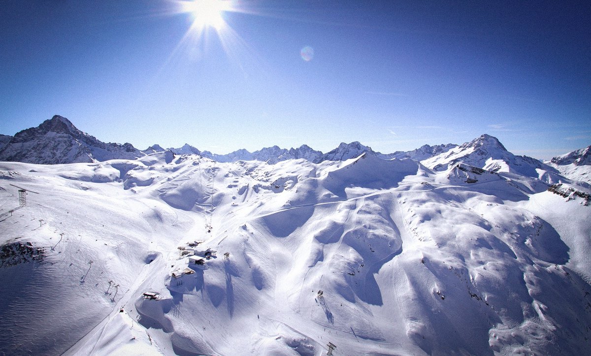 ErnaLow Ski Holidays tweet media