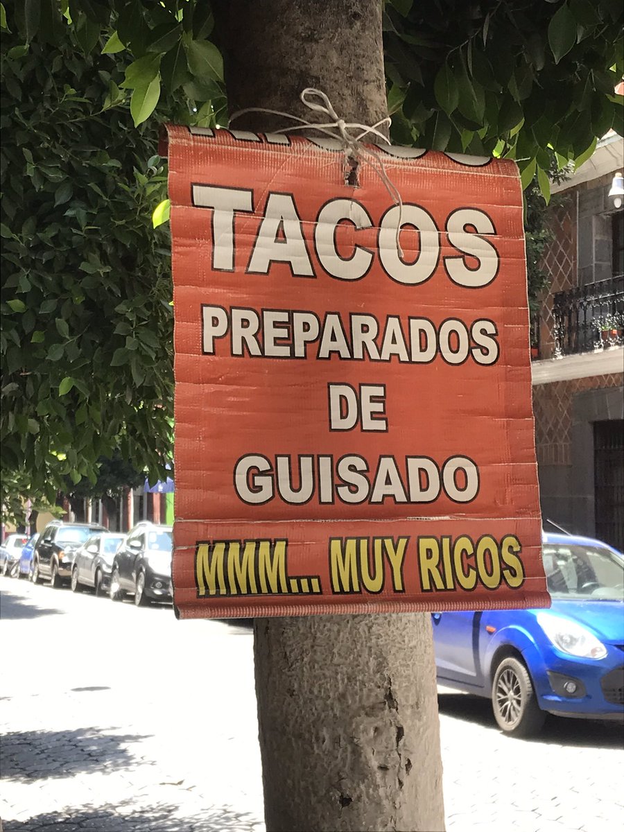 albaesli's tweet photo. Los tacos de guisado que se ponen enfrente de El Sol de Puebla ya están vendiendo 🥰🥰🥰. La señora dejó de trabajar desde marzo y solo está dando servicio para llevar. ¡La extrañaba mucho! 🐽 https://t.co/300oScZ2Eu