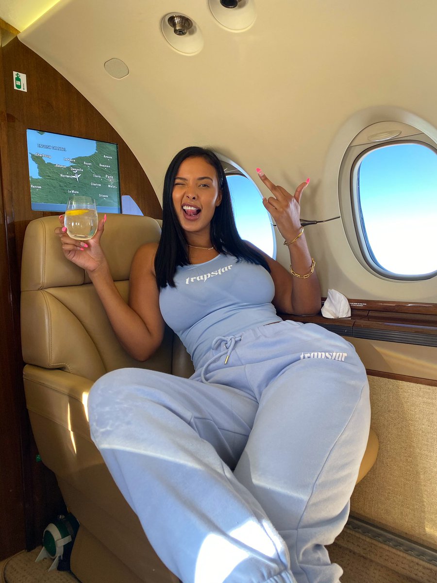 MayaJama's tweet photo. Let’s be Avin ya 🍻✈️ #clingcling https://t.co/obg3kdShNC