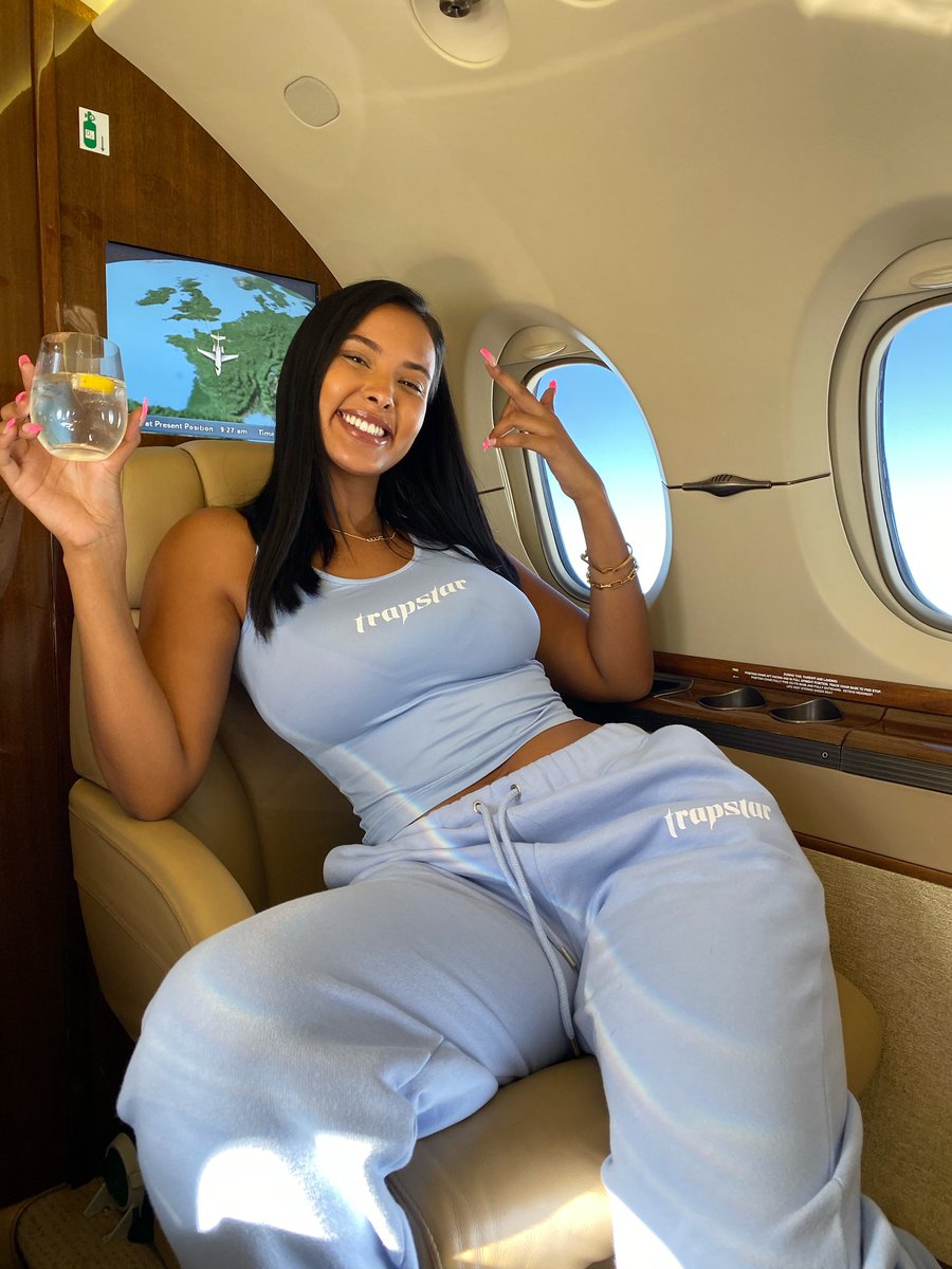 MayaJama's tweet photo. Let’s be Avin ya 🍻✈️ #clingcling https://t.co/obg3kdShNC