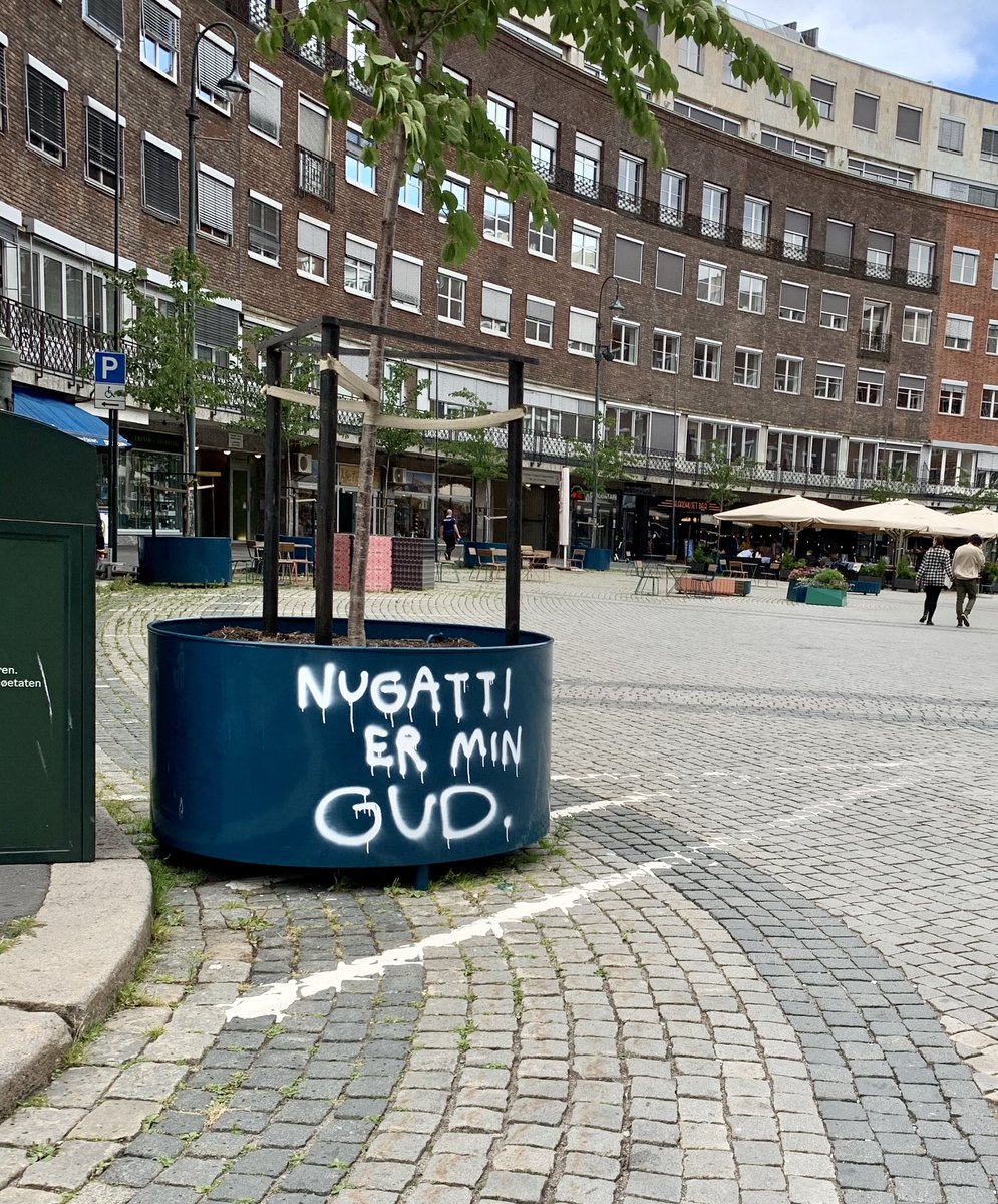 Vi rir alle våre kjepphester.