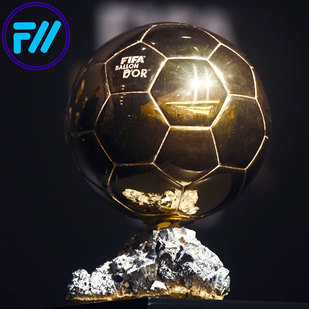 FutWorld_Mx's tweet photo. 📌🚨No habrá entrega de galardón ⚽🏆🚨
.
El Balón de Oro no será entregado en 2020 debido a las circunstancias en las que se ha desarrollado la temporada de fútbol.
Pues no se dan las suficientes condiciones de igualdad.
.
#BalondeOro 
#GalardonOro
#FranceFootball https://t.co/O6jQ9r0NEx