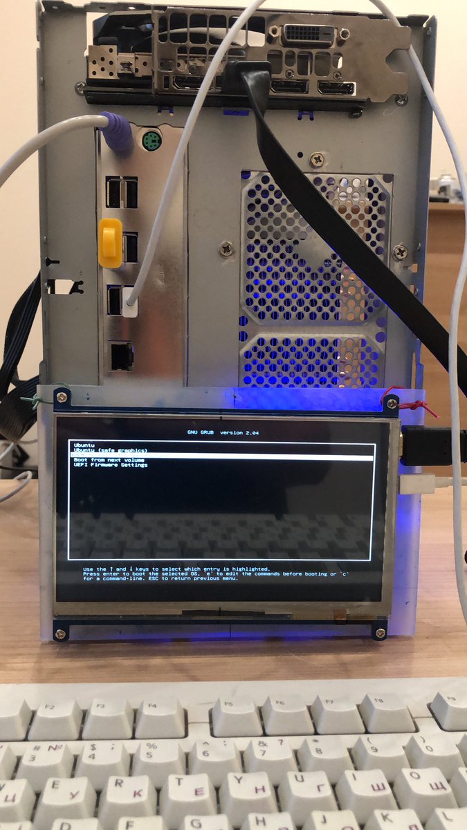 WowihaY's tweet image. #CustomMod Приєднав сєнсорну панель, ввімкнув для тесту флеху з Ubuntu. Начебто стартонув :)