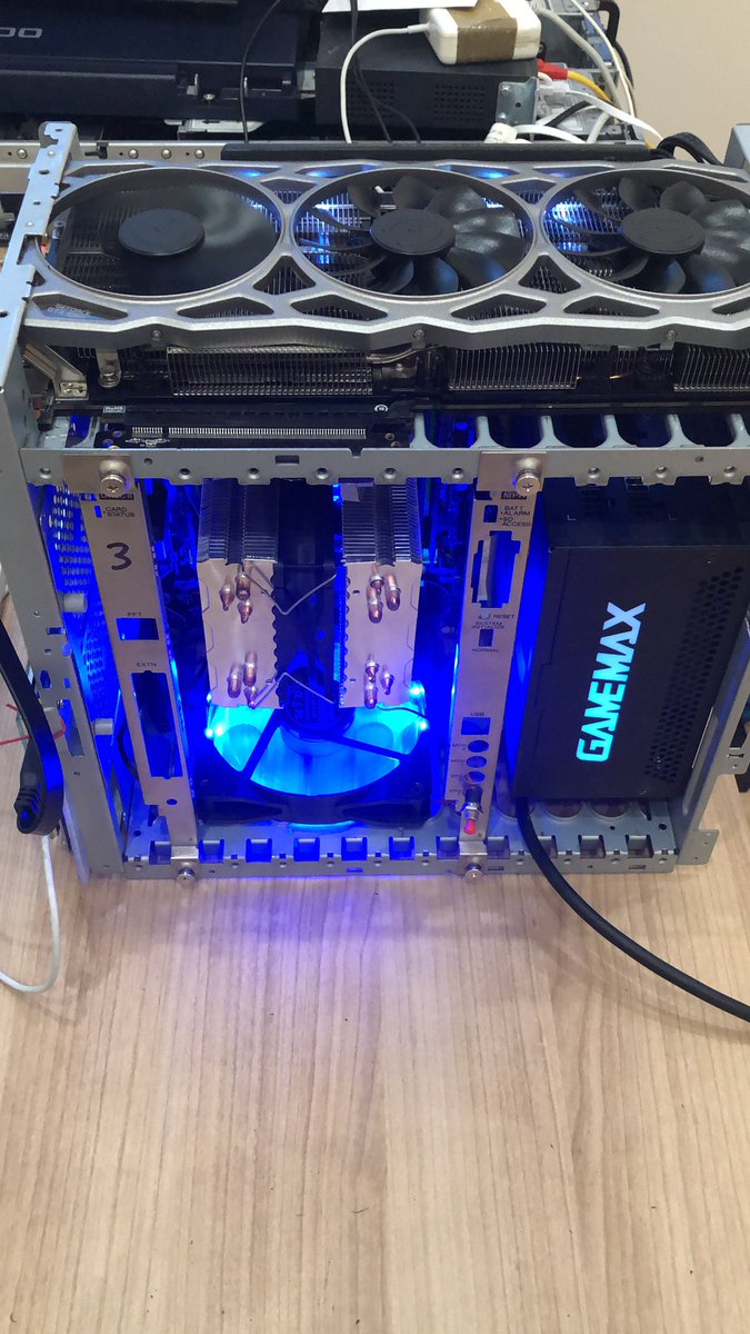 WowihaY's tweet image. #CustomMod Приєднав сєнсорну панель, ввімкнув для тесту флеху з Ubuntu. Начебто стартонув :)