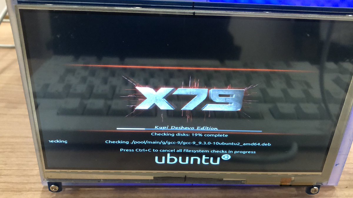 WowihaY's tweet image. #CustomMod Приєднав сєнсорну панель, ввімкнув для тесту флеху з Ubuntu. Начебто стартонув :)