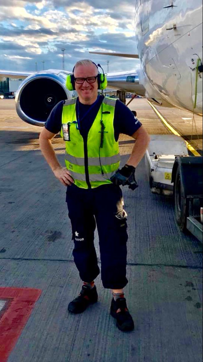 celticswede's tweet photo. Ground Check Complete lets get this bird in the air (Time for cheesy Selfie) #LoadMasterLife ✈️ ARN Stockholm 🏴󠁧󠁢󠁳󠁣󠁴󠁿🇸🇪🇪🇺 https://t.co/zBLw0wWaIc