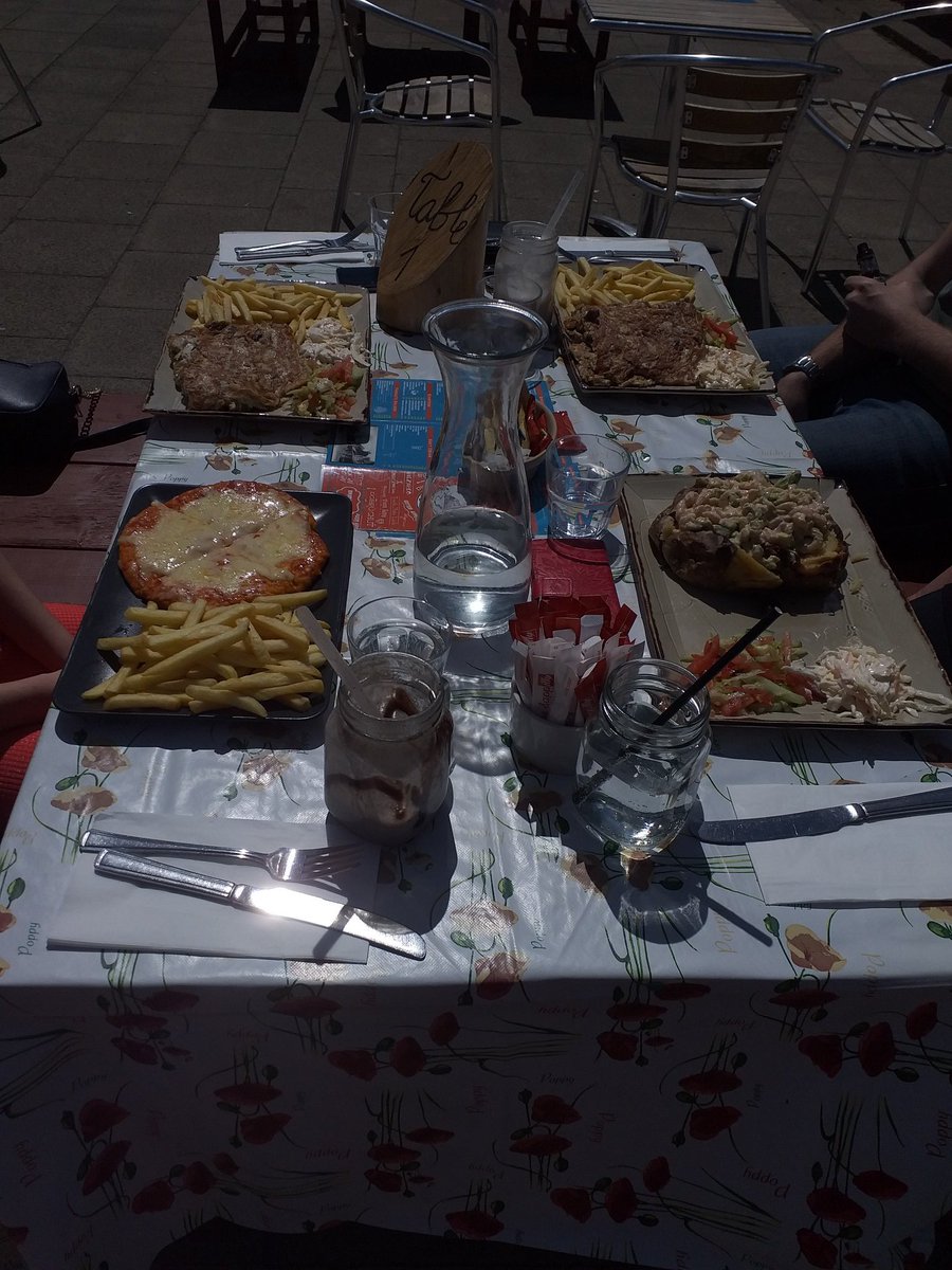 Cranleigh High Street for Monday lunch at Yangaz,  continental style and a very generous portion. Not ours I hasten to add! Next time! <a href="/CranleighBiz/">Cranleigh Chamber</a> <a href="/cranleigh_pc/">CranleighPC</a> <a href="/WaverleyBC/">Waverley Borough Council, Surrey</a>