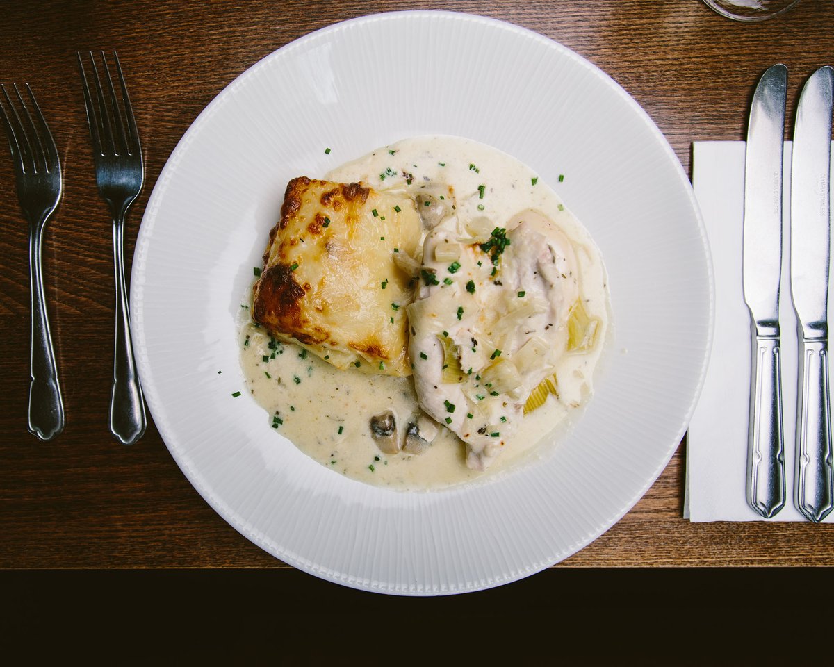 Rustiqueyork's tweet image. Visiting us this week? Why not try our Poulet Façon Bretonne?
.
"Chicken breast cooked in a Brittany style with mushrooms, leeks, onions, white wine and tarragon cream sauce served with Dauphinoise potatoes."
.
C'est magnifique  👌
.
 #Rustique #EatYork #York #FrenchRestaurant