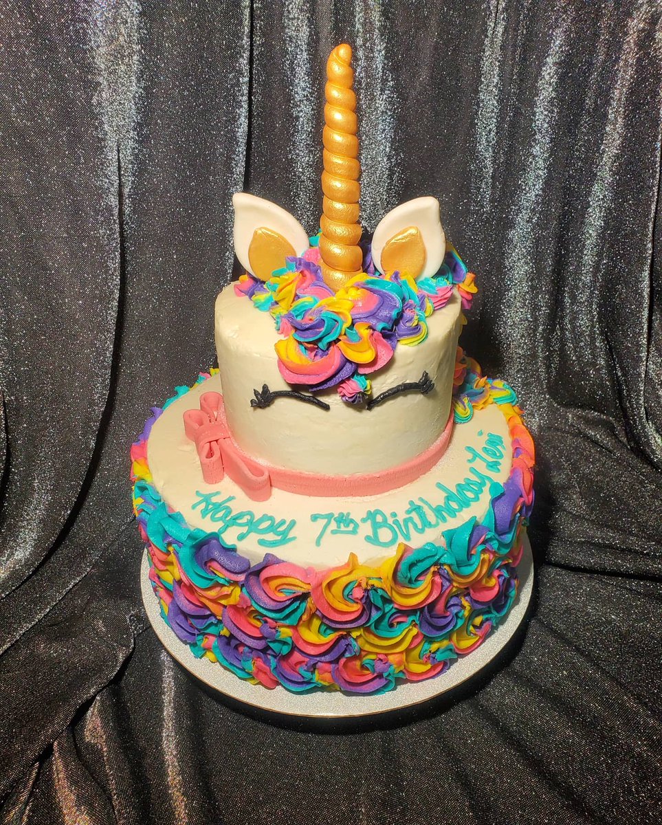 CakeMaddness's tweet photo. A few fun projects from the weekend! 🦄🐶 https://t.co/lORWRdOPdF