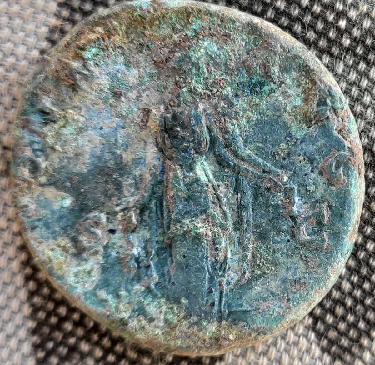 AlbEsquivel's tweet photo. #archaeonumismatics. Asse imperiale di Antonino Pio (138-161 d.C.) from VENTURINA TERME, Italy by Trust Sostratos. Details can be found on the following website: https://t.co/3CamoYBaFv #publicarchaeology https://t.co/pMjLcT5qkW