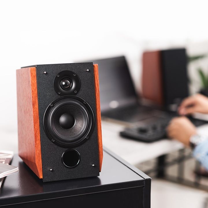 EdifierNAmerica's tweet photo. Back to work Mondayโ๏ธโ๏ธnot so bad if you got these amazing speakers for your office set up ๐๐
#mondaymotivation #mondaymood #mondayvibes #work #speakers #setupgoal #setupinspo #homeoffice https://t.co/J2ouEn76yf