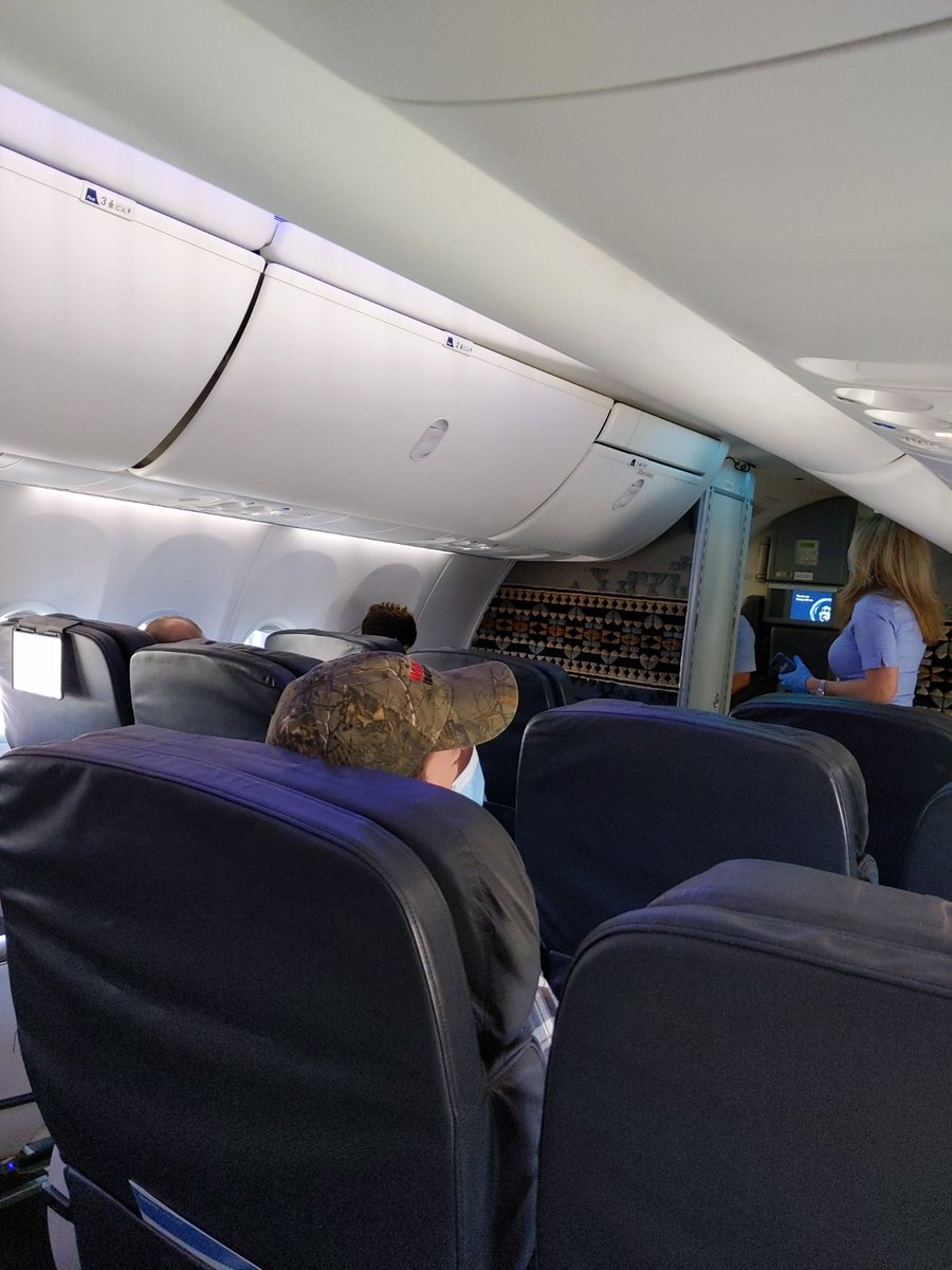angjc3's tweet photo. Thanks @AlaskaAir  for being a competent airline and spacing out your customers and enforcing masks! (eg: one per row) #responsible #COVID2019 https://t.co/E5tlJtgKeX