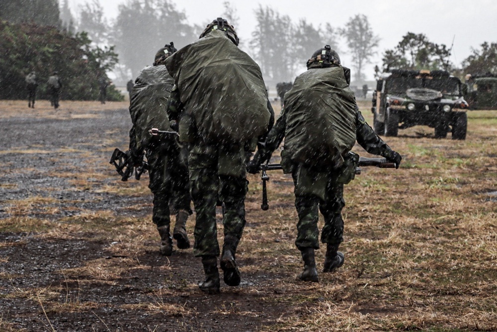 USPACOM's tweet photo. Soldiers with @USARPAC @25thID and @PRDThailand Army work side-by-side achieving interoperability with allies and demonstrating the longstanding relationship enjoyed by both the Kingdom of Thailand and the United States. #LF2020 #Partnerships #FreeandOpenIndoPacific. https://t.co/jSfIjlE5YI