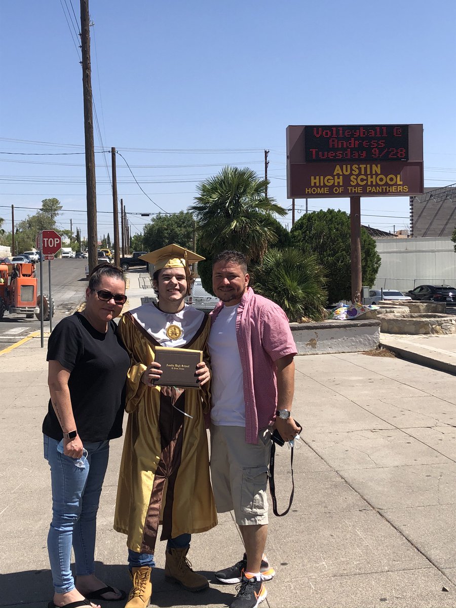 cynsationalcynd's tweet photo. AHS Summer Graduates π§βππΎ They may have chosen a different path, however the end of the journey was the same, an Austin High School Class of 2020 Graduate ππ§βππ€ as well as our May graduates who had picked up their diplomas yetπΎπΎ #ahspanthers #ahsclassof2020 https://t.co/L2Hb6H4px7