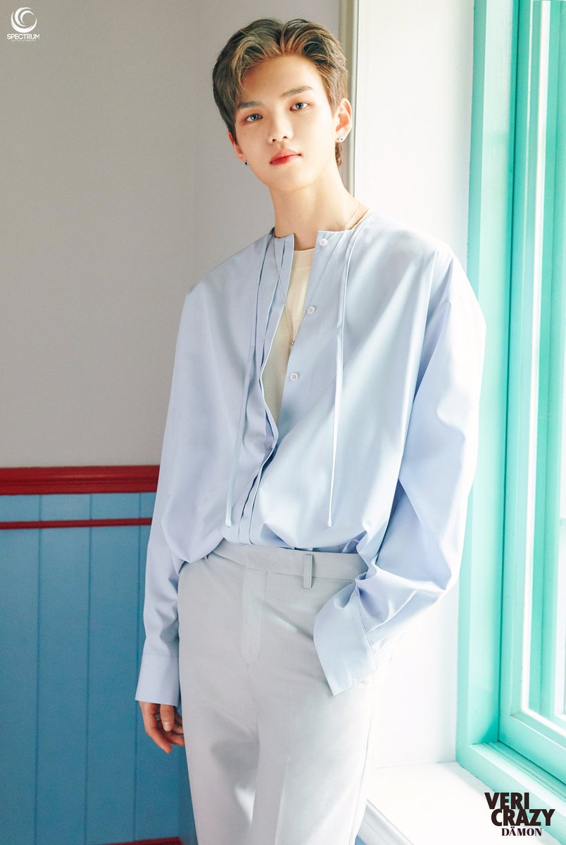 vericrazy_'s tweet photo. ㅤ  🍒・𝐕𝐄𝐑𝐈𝐂𝐑𝐀𝐙𝐘 𝟏𝐒𝐓 𝐒𝐈𝐍𝐆𝐋𝐄 𝐀𝐋𝐁𝐔𝐌.
            ⤷ [ VERI-CHILL ] % Tᥲg Tᥲg Tᥲg.

             OFFICIAL PHOTO : Chill Out Ver.

#베리미친 #VERICRAZY #DÄMON
#SPECTRUMENT #2O2OO8O7 !¡ https://t.co/7HMgurADzu