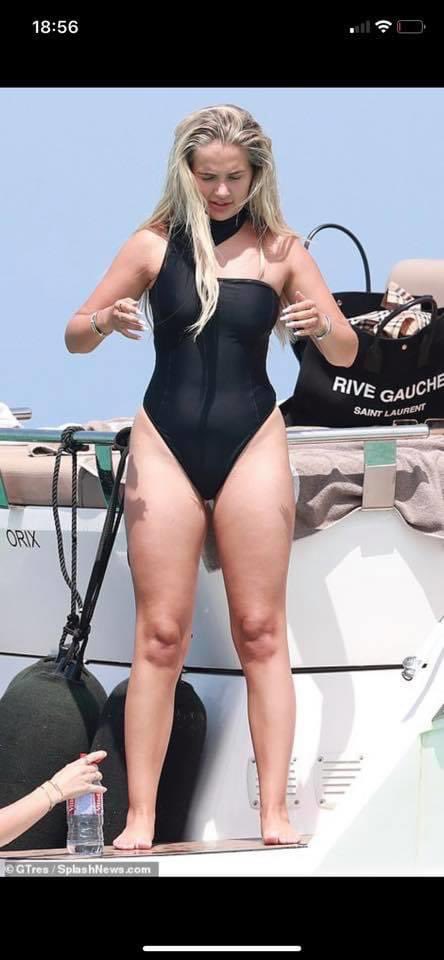MancGirl_'s tweet photo. Just heard a vile newspaper has been slagging @mollymaehague’s figure! I actually don’t get it! I would kill to have  her figure! Cheeky VILE TWATS! 🤬 https://t.co/R1dToBOzqn