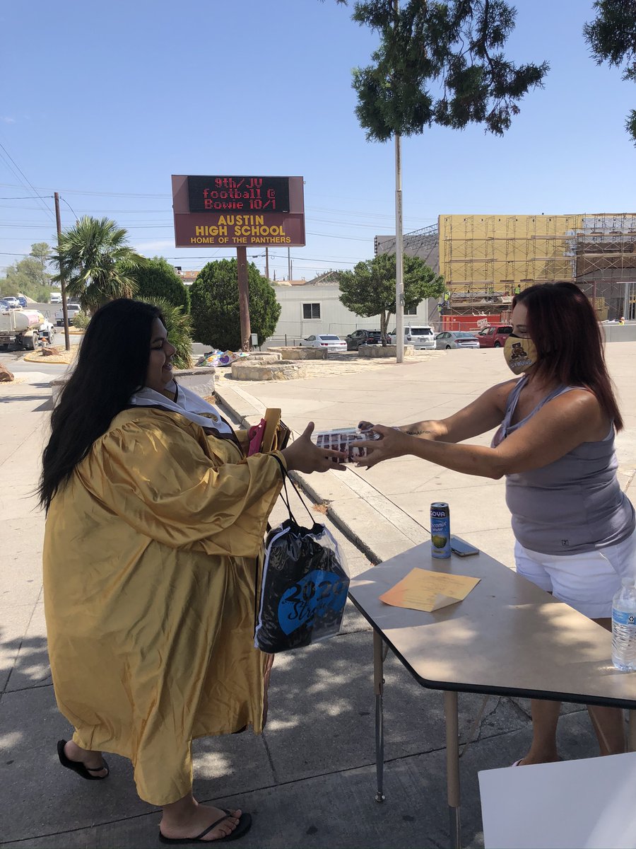 cynsationalcynd's tweet photo. AHS Summer Graduates π§βππΎ They may have chosen a different path, however the end of the journey was the same, an Austin High School Class of 2020 Graduate ππ§βππ€ as well as our May graduates who had picked up their diplomas yetπΎπΎ #ahspanthers #ahsclassof2020 https://t.co/aEzcB2zQPX
