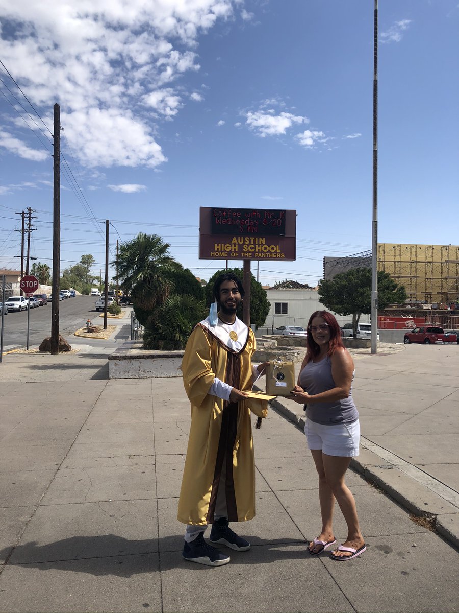 cynsationalcynd's tweet photo. AHS Summer Graduates π§βππΎ They may have chosen a different path, however the end of the journey was the same, an Austin High School Class of 2020 Graduate ππ§βππ€ as well as our May graduates who had picked up their diplomas yetπΎπΎ #ahspanthers #ahsclassof2020 https://t.co/oLLBpyvTVs