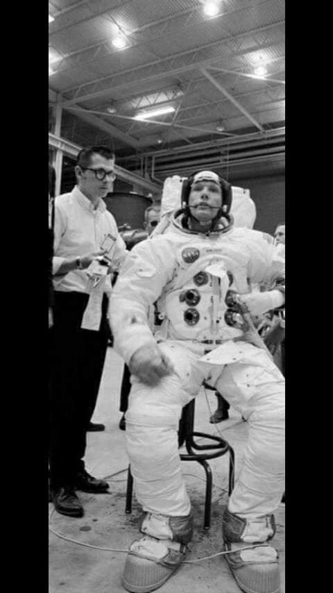 Warren_Media's tweet photo. I am thrilled to bring 35 year Sr. Space Suit Processor - Todd E. Fulks to Family Beautiful Magazine with Susan B. Short Content Provided by: Warren Media And Marketing

#NASA
#WarrenMediaAndMarketing
#FamilyBeautifulMagazine #DanWarren #SusanShort #NASA https://t.co/ppRaiYYArz
