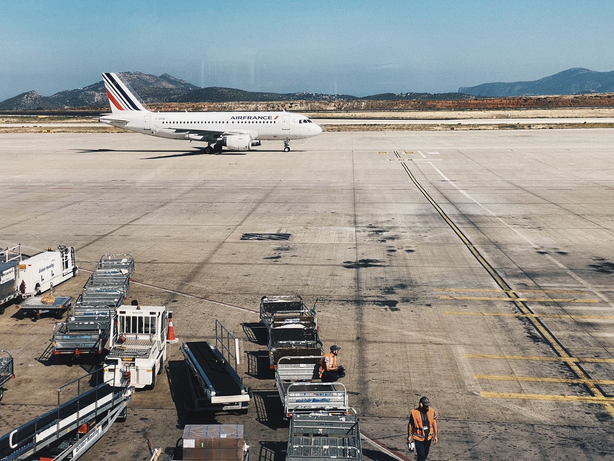 nicoet001's tweet photo. Athènes CDG Barcelone aujourd’hui 🥰 #AF1833 #AF1448 https://t.co/TdT9ZHXkSm