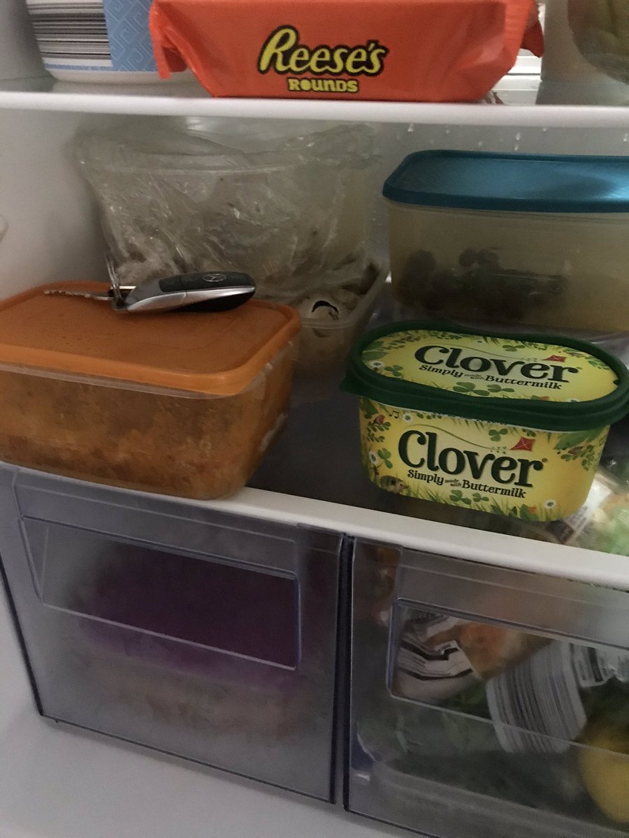 Duffy4125's tweet photo. I always end up leaving my lunch for work in the fridge, so I’ve started to leave my car keys in the fridge overnight to remind me! #genius #howdoyouremember https://t.co/9AsDexN0Te