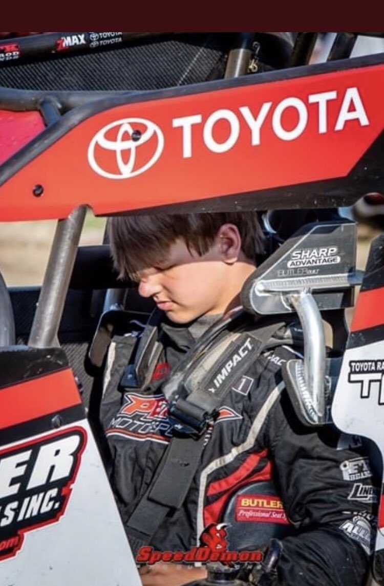 Sharp_Advantage's tweet photo. Sharp Advantage customer @Eaxsomracing straps into his @PetryMotorsprts midget. We enjoy seeing our logos. #SeatInsert #CustomFit #Midgets https://t.co/EkQoTxSCJo