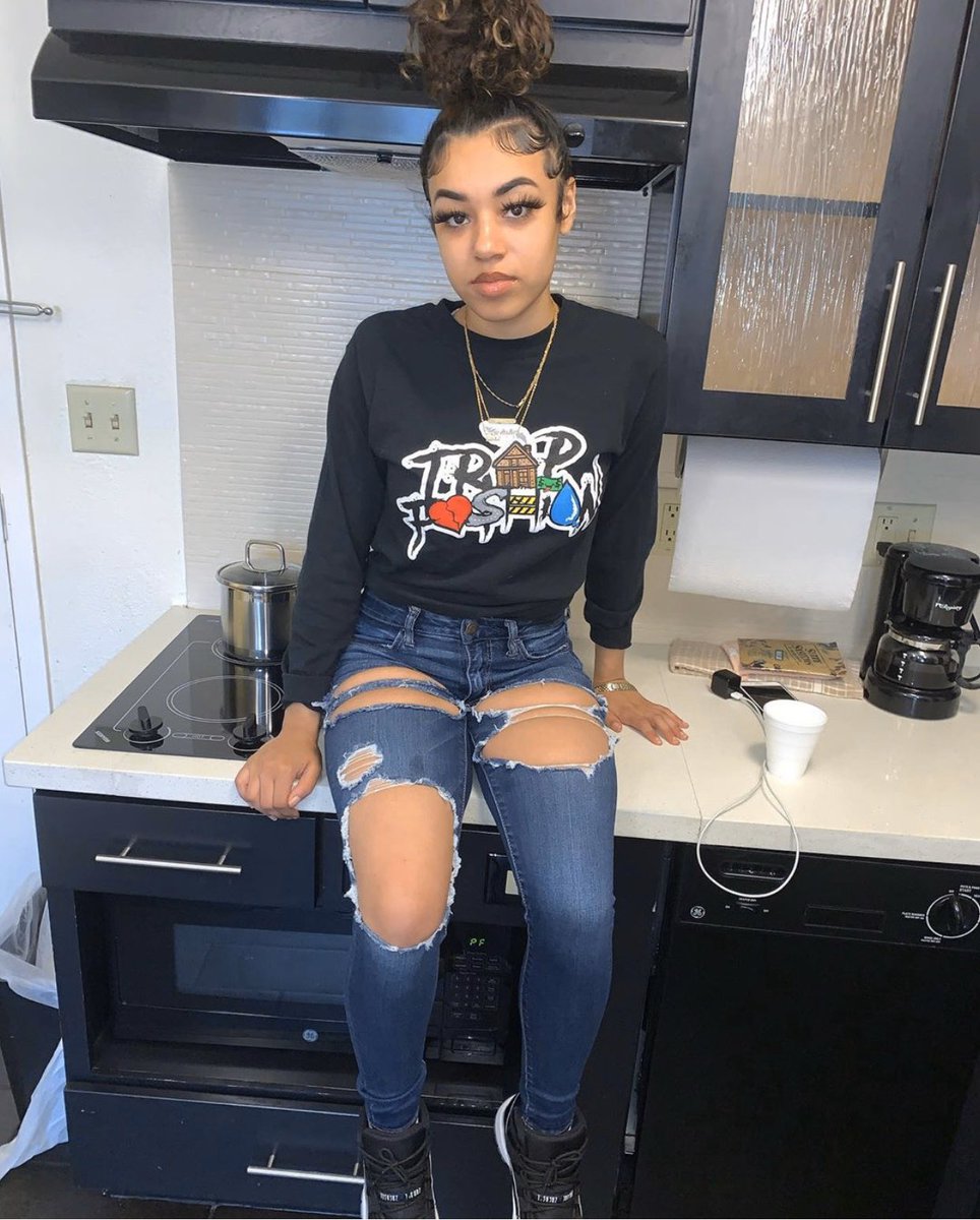 _trapxfashion's tweet photo. ♨️♨️T R A P ~ F A S H I O N ♨️♨️ #trapfashion #trappedout #menswear #womenswear #BlackOwnedBusiness #blackownedclothing👉🏽 @d_oryyyy 👈🏽 https://t.co/UIeLn8nH8v