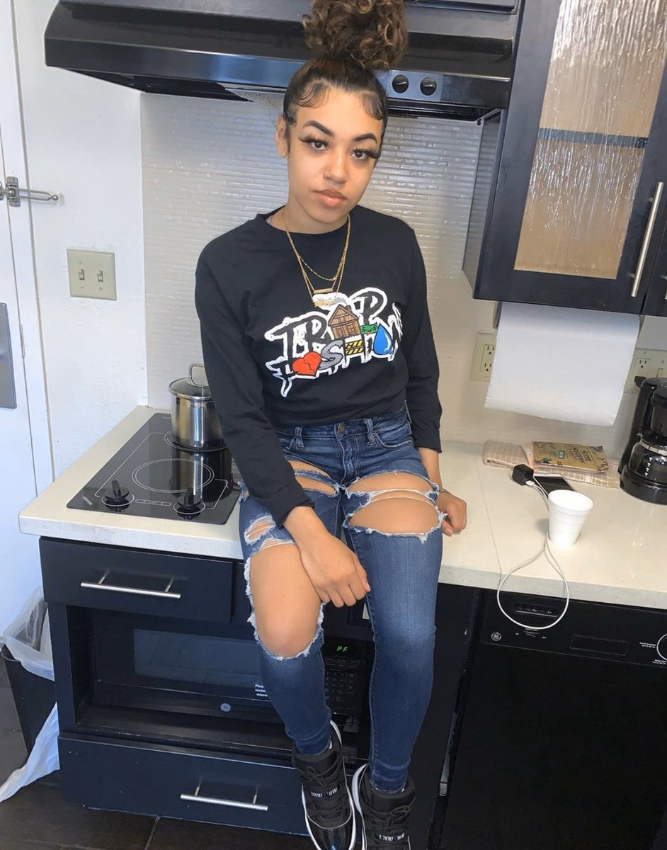 _trapxfashion's tweet photo. ♨️♨️T R A P ~ F A S H I O N ♨️♨️ #trapfashion #trappedout #menswear #womenswear #BlackOwnedBusiness #blackownedclothing👉🏽 @d_oryyyy 👈🏽 https://t.co/UIeLn8nH8v