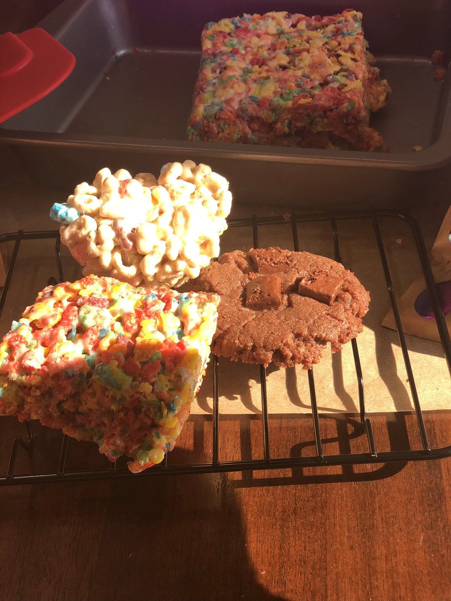 MizTeeFranklin's tweet photo. Speaking of @MizTeeHC I’ll be adding snickerdoodle cookies and something salty next month! 

#edibles #cbdedibles #MedicalMarijuana #cannabis #cbd 

Place your orders today. #mizteehc #teehc https://t.co/4a9A7zZS8z