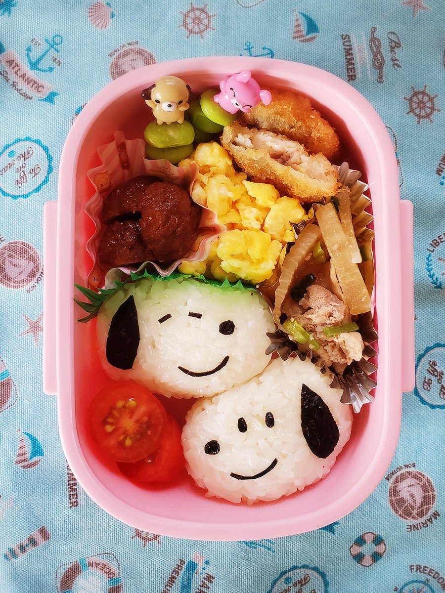 みずき 今日のお弁当 ちょっと顔が微妙だけどスヌーピーです 夏が本っっっ当に大嫌いだから この暑さですでにしんどすぎる お弁当 キャラ弁 スヌーピー おにぎり 幼稚園 お弁当記録