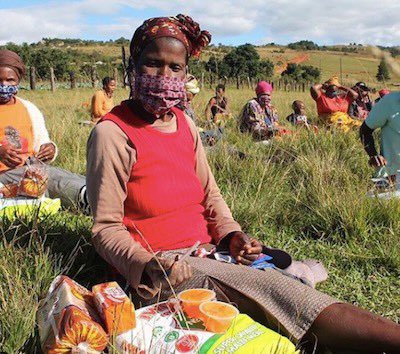 CollectKind's tweet image. As businesses start to open &amp;amp; we expand our circles it is more important than ever that we all wear masks! Consider buying or donating masks from @buildanest Masks By Makers  buildanest.org                      #wearamask #stopthespread #staysafe #COVID19 #buildanest