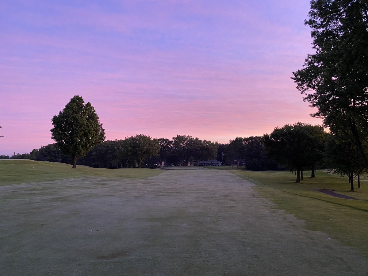 somersetturf's tweet photo. Not bad for a Monday. #day1 https://t.co/F8WqNyfTrc