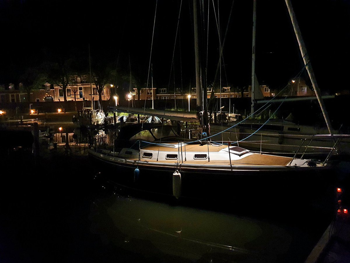 geertdijks's tweet photo. De eerste vakantie-vaardag van thuishaven @MMuiderzand naar @Compagnieshaven. Lange tocht. Vandaag ook eerste keer uit eten sinds medio maart, natuurlijk in de vernieuwde Mastenbar. Nu tijd voor de kooi in het prachtige decor van @Enkhuizenisleuk  #hiermoetjezijn https://t.co/EpCPWaxNsx