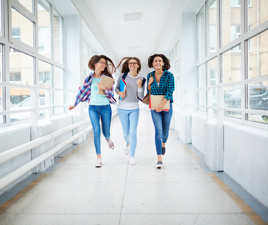 GradGuard's tweet photo. All new and returning students should consider protecting their personal items and living space with #GradGuard renters insurance. Here's why! https://t.co/paVu9aBycm #collegerenters #studenttips #collegelifeprotected https://t.co/wiXxC3uVM8
